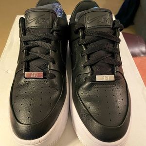 Nike Women’s Air Force 1 Sage Low 'Black/white Shoes AR5339-002 Size 8 EUC